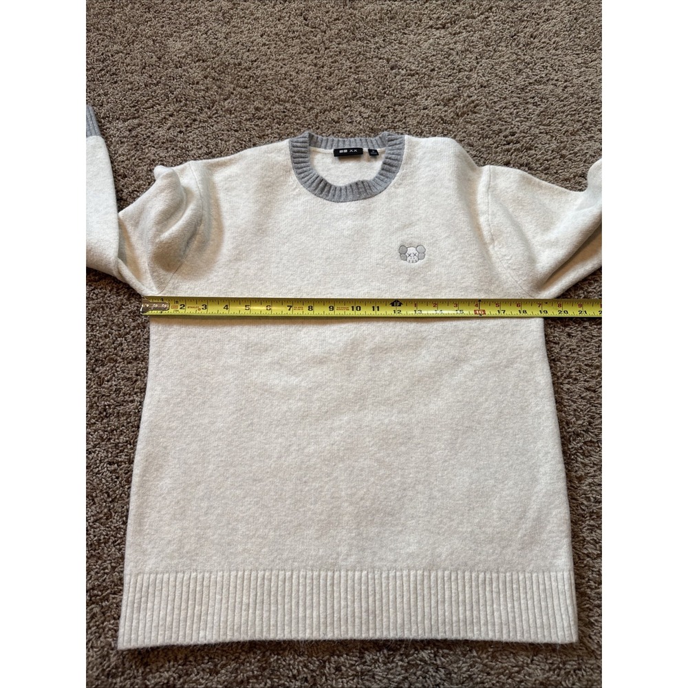 Uniqlo x KAWS Souffle Yarn Crewneck Sweater Size 13 Beige & Gray - Picture 5 of 8